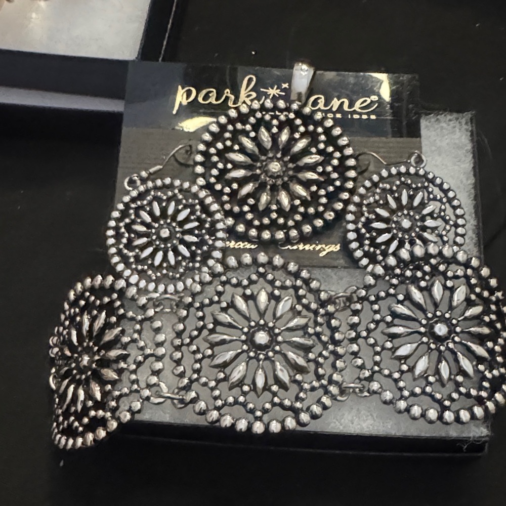 Park Lane Black and Silver Intricate Jewelry Set